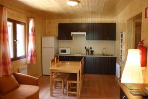 Bungalow, 2 Schlafzimmer, Kochnische (4 pax) | Eigene Kochnische