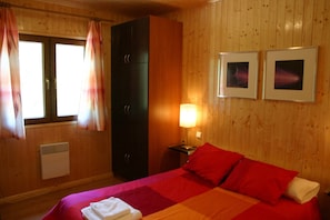 Bungalow, 1 Bedroom (2 pax) | Blackout curtains, free cots/infant beds, free WiFi - AIRE Turismo Rural (Una)