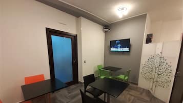 每日供應即叫即煮早餐 (費用另計)