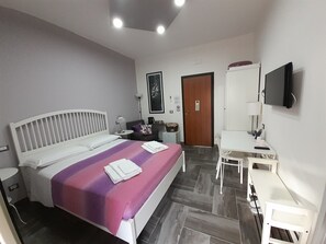 Habitación doble superior, 1 cama Queen size, vista a la ciudad | Ropa de cama hipoalergénica y edredón 