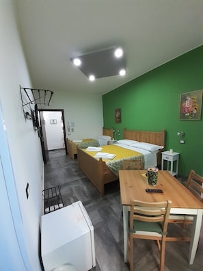 Triple Room, Courtyard View | Hypo-allergenic bedding, down comforters, in-room safe, desk