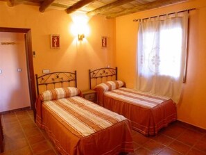 1 bedroom, desk, blackout curtains, soundproofing