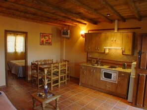 TV a schermo piatto 32 pollici con canali digitali, TV, lettore DVD