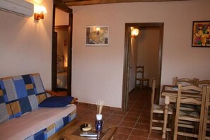 32-inch flat-screen TV with digital channels, TV, DVD player - Apartamentos Posadas de Granadilla (Zarza de Granadilla)