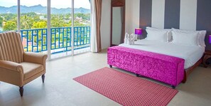 Studio Deluxe Room with Bath and Shower