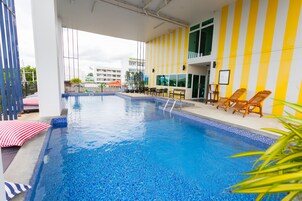 Indoor pool, sun loungers