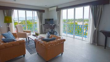 Frette Italian sheets, premium bedding, down duvets, Select Comfort beds