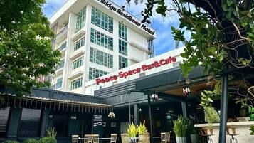 1 Bedroom Suite Panorama River Kwai View with Shower | Frette Italian sheets, premium bedding, down comforters