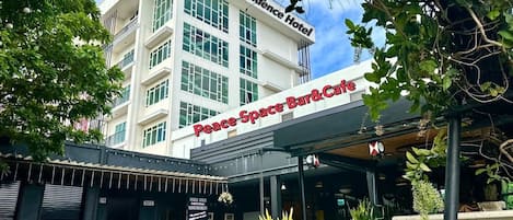 1 Bedroom Suite Panorama River Kwai View with Shower | Sábanas italianas Frette y ropa de cama de alta calidad