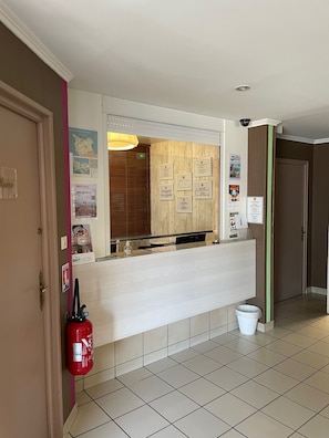 Reception - Brit Hotel Cherbourg Octeville (Cherbourg-en-Cotentin)