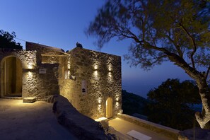 Façade de l’hébergement - soirée/nuit
