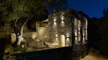 Pintu masuk properti