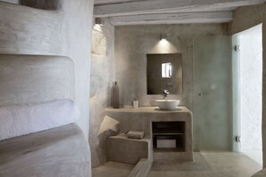 Interior - Melanopetra (Nisyros)