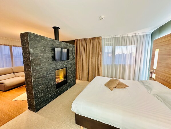 Suite | Premium bedding, desk, soundproofing, free cots/infant beds