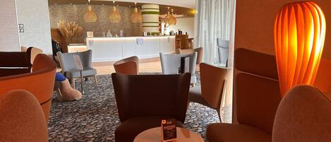 Lobby-lounge