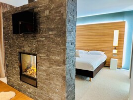 Ropa de cama de alta calidad, escritorio y sistema de insonorización 