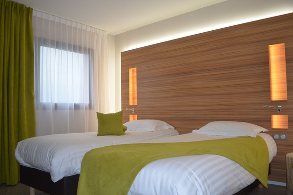 Habitación con 2 camas individuales (Privilege) | Ropa de cama de alta calidad, escritorio y insonorización