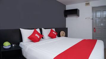 Desk, laptop workspace, free WiFi, bed sheets