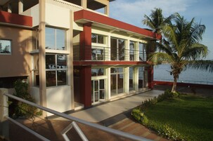 숙박 시설 정면