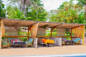 2 개의 레스토랑, 아침 식사, 점심 식사, 저녁 식사 제공(세계 요리)