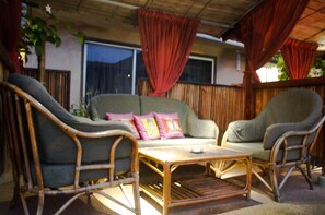 2 outdoor pools, open 9:00 AM to 4:00 PM, sun loungers - Hotel le Marly (Abidjan)