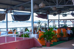 2 restaurants, breakfast, lunch, dinner served; international cuisine - Hotel le Marly (Abidjan)