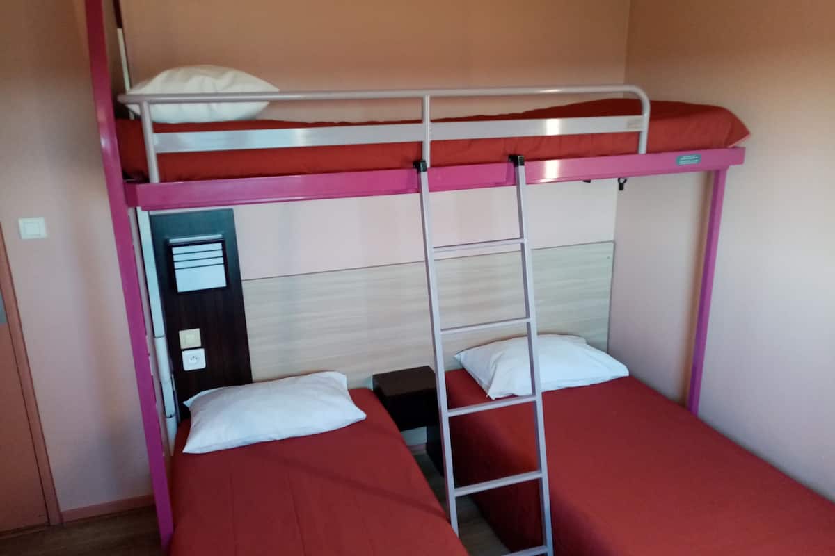 Standard Triple Room | Desk, free WiFi, bed sheets, wheelchair access