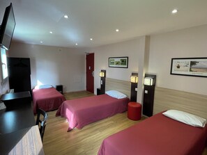 Triple Room | Desk, free WiFi, bed sheets, wheelchair access - Brit Hotel Saint-Quentin (Fayet)