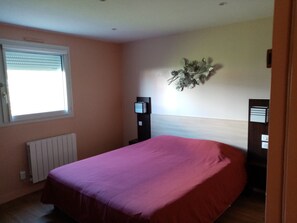 Desk, free WiFi, bed sheets, wheelchair access - Brit Hotel Saint-Quentin (Fayet)