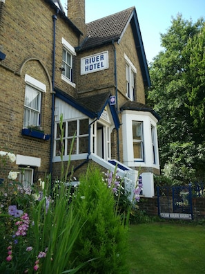 Front of property - River Hotel (Oxford)