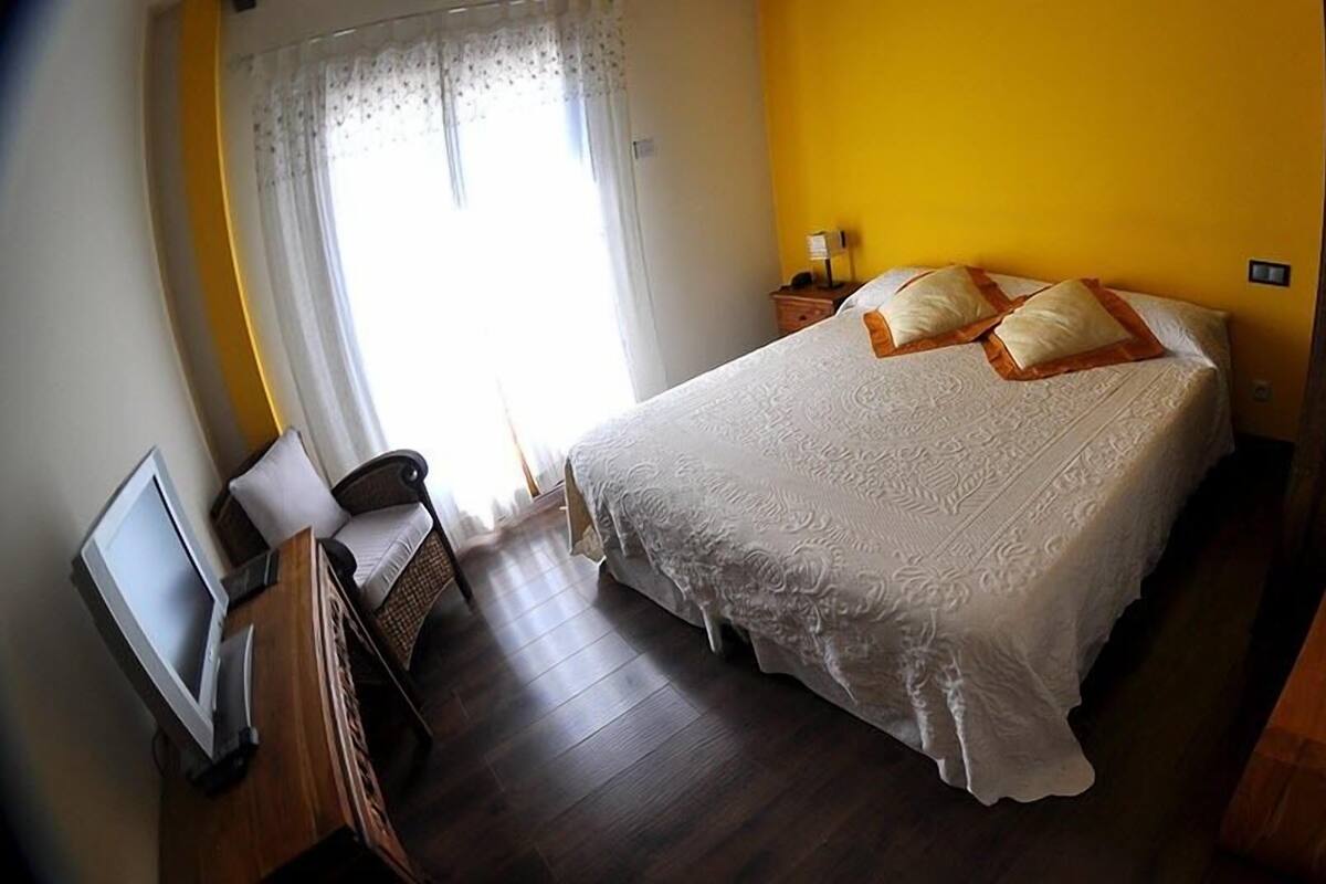 Double or Twin Room | Desk, blackout drapes, soundproofing, cribs (free)