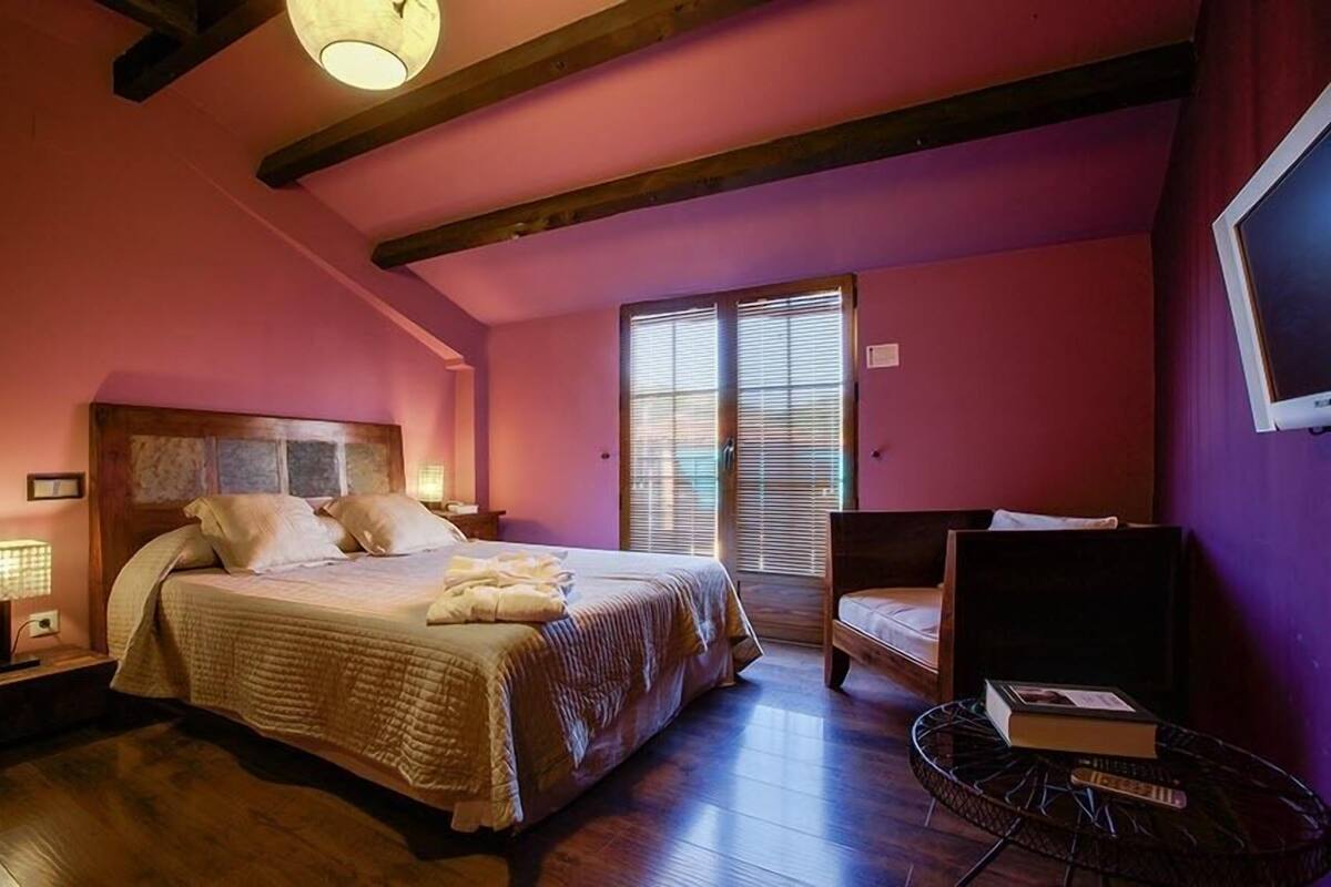 Superior Double Room, 1 King Bed | Desk, blackout drapes, soundproofing, cribs (free)