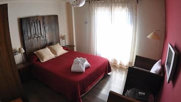 Double or Twin Room | Desk, blackout drapes, soundproofing, free cribs/infant beds