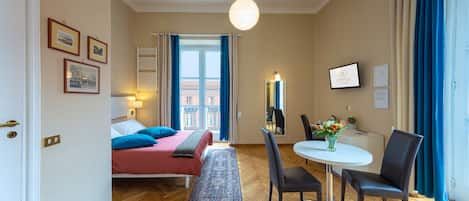 Tremannsrom – deluxe | Dundyner, safe på rommet, individuelt dekorert og individuelt innredet