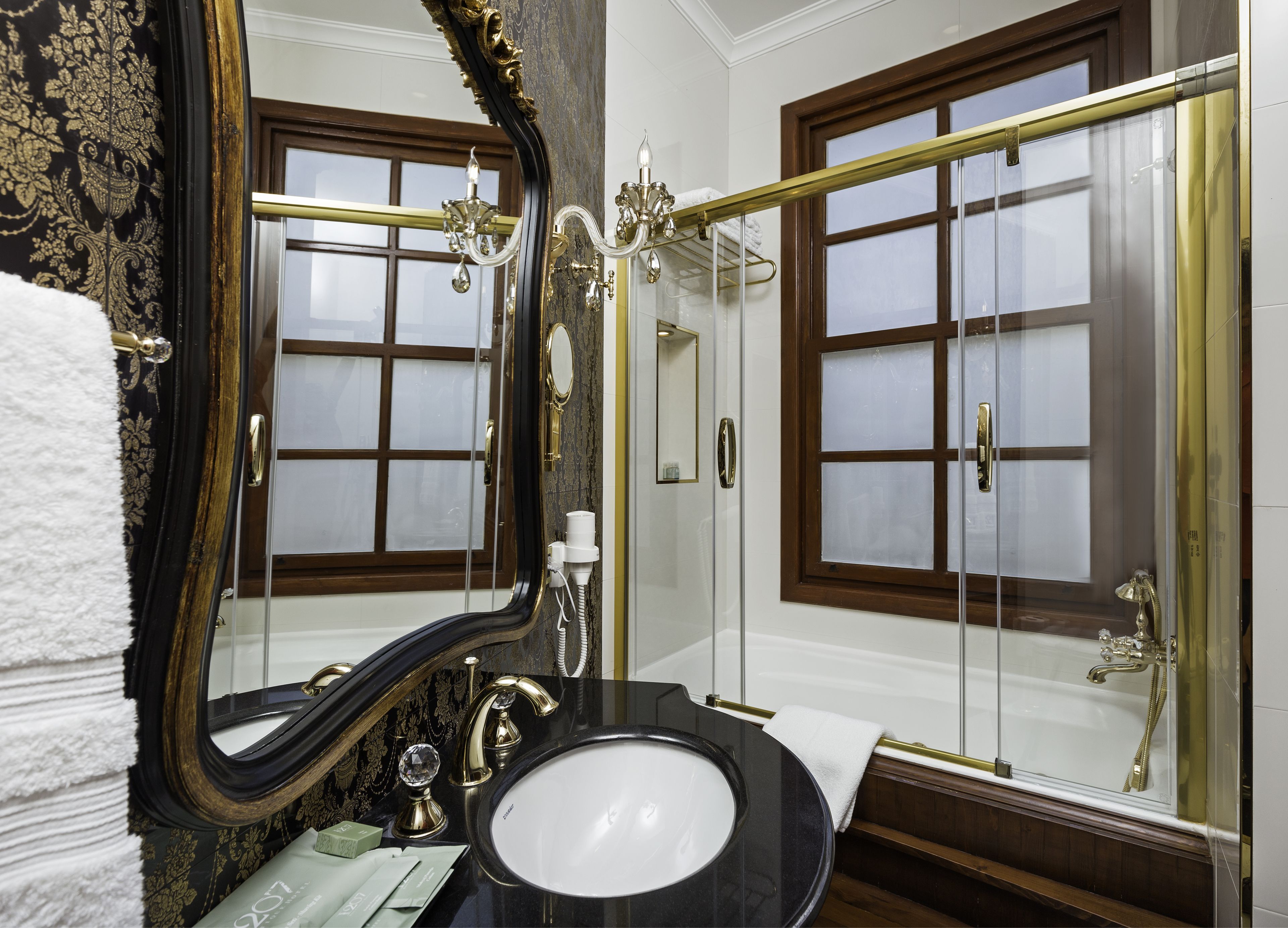 deluxe suite, 1 double bed, ensuite | bathroom | shower, rainfall showerhead, free toiletries, hair dryer