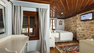 Superior Double Room | 1 bedroom, Egyptian cotton sheets, premium bedding, minibar