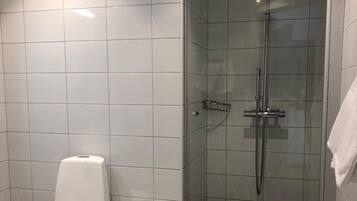Family Apartment, 2 Bedrooms | Bathroom