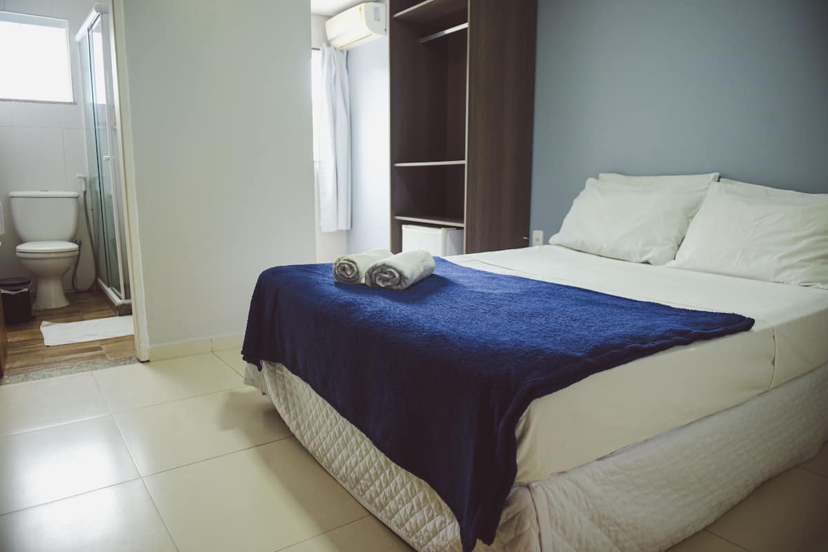 Kahden hengen standard-huone | Minibaari, yksilöllisesti sisustettu, pimennysverhot, ilmainen Wi-Fi