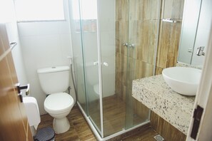 Standard Double Room | Bathroom | Shower, towels