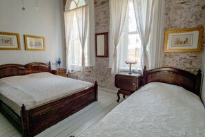 Triple Room - Son Vapur Kuleli Konukevi (Ayvalik)