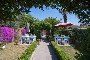 Garden - Son Vapur Kuleli Konukevi (Ayvalik)