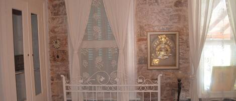 Habitación doble | Ropa de cama de alta calidad, escritorio y wifi gratis