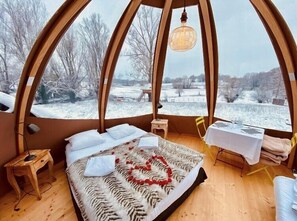 Herbergi með tvíbreiðu rúmi (Bubble) | Sérhannaðar innréttingar, sérvalin húsgögn, myrkratjöld/-gardínur