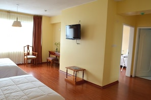 Habitación cuádruple estándar | 1 dormitorio, ropa de cama de alta calidad, caja fuerte y escritorio