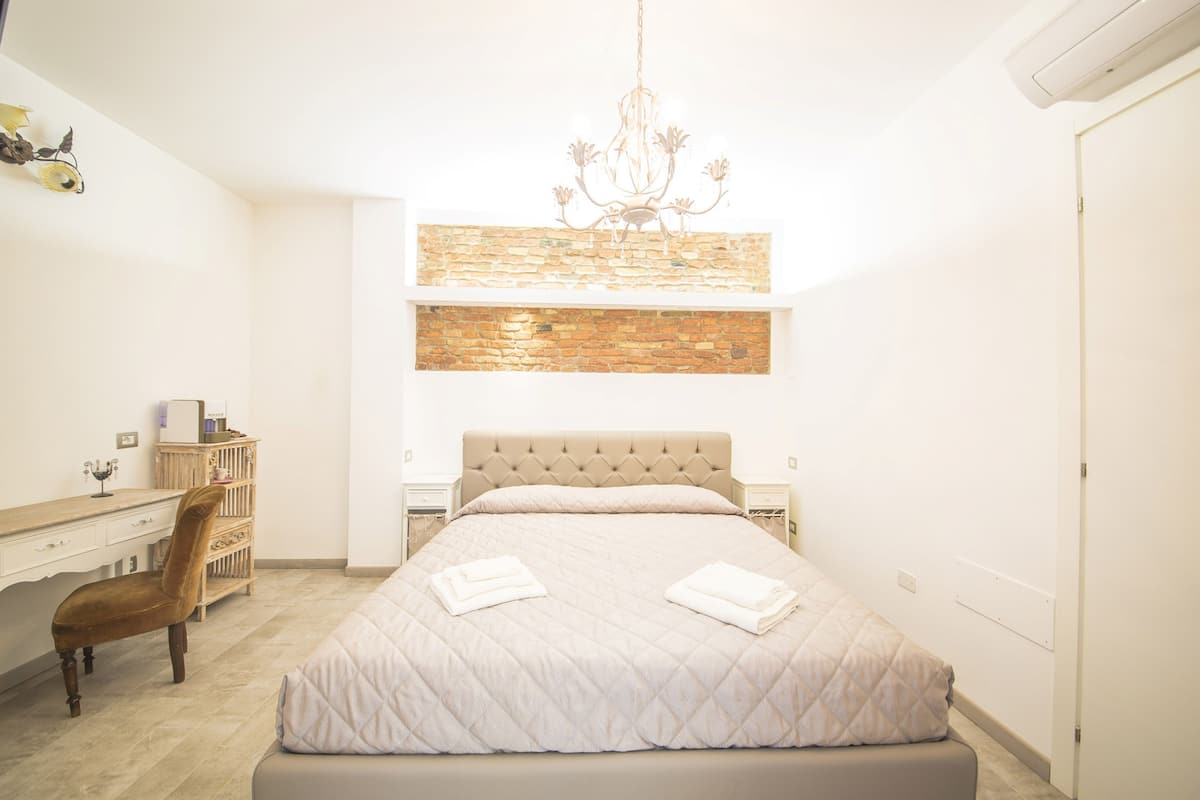 Double Room, 1 Bedroom, Sauna, Ground Floor | Minibar, in-room safe, desk, soundproofing