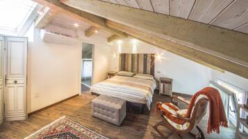 Chambre Double, 1 chambre, non-fumeurs, dans la tour | Minibar, coffres-forts dans les chambres, bureau, chambres insonorisées