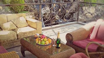 Breakfast, lunch, dinner served; local cuisine, garden views