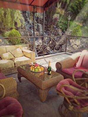 Breakfast, lunch, dinner served; local cuisine, garden views