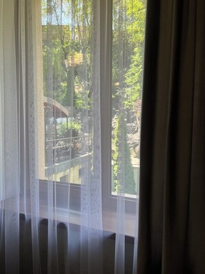 Kahden hengen huone (Budget) | Minibaari, tallelokero huoneessa, äänieristys, silitysrauta/-lauta