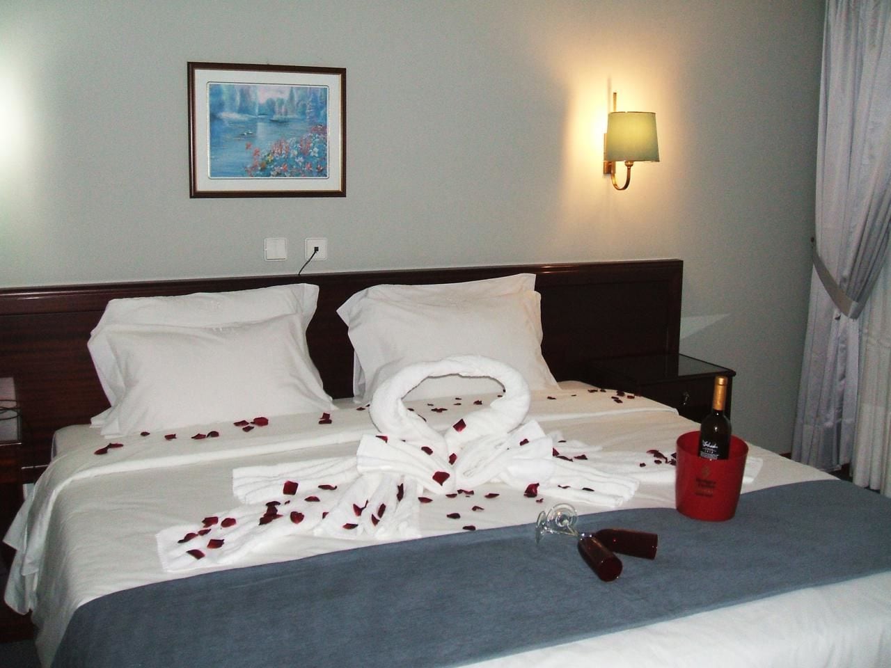 Minibar, in-room safe, laptop workspace, WiFi (free)
